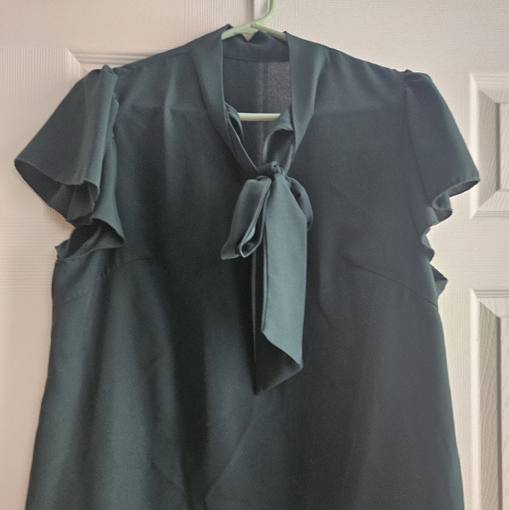 Tie-Neck Flutter Sleeve Blouse in Green